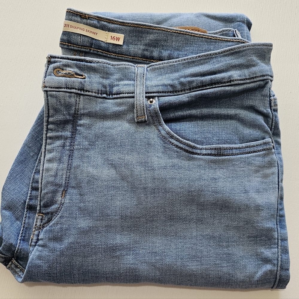 EUC Levi's 311 Shaping Skinny Jeans 16W M